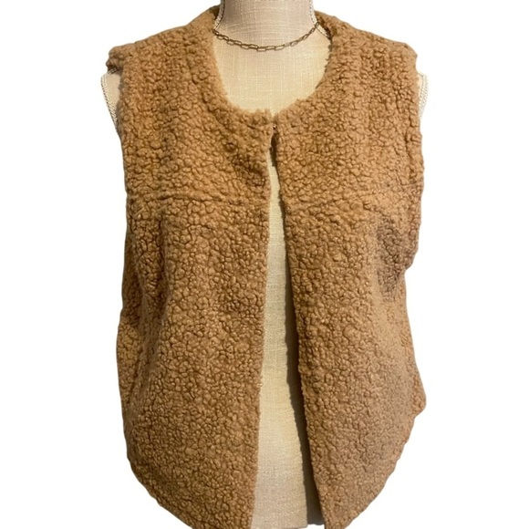 Sherpa Vest with Pockets NWOT - Picture 2 of 7